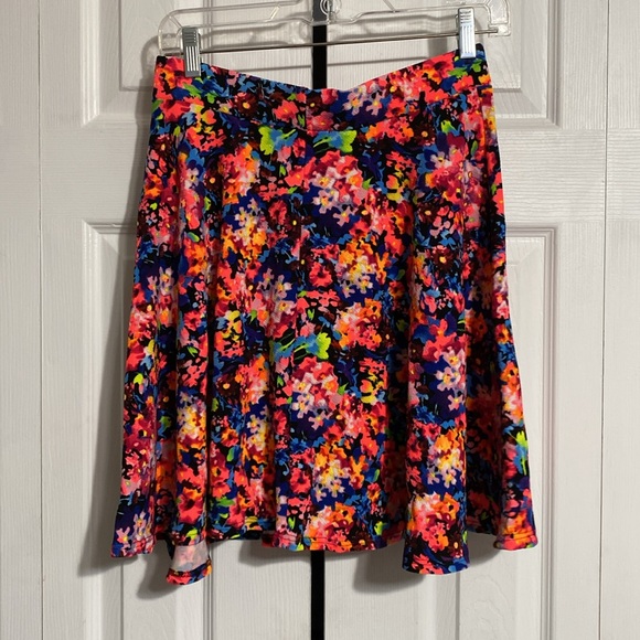 Sensational collection NWT floral bright colored skirt size LARGE - Picture 3 of 11
